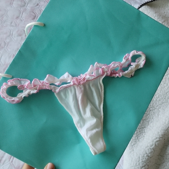 Victoria's Secret Pink Low Rise Thong - Picture 4 of 12